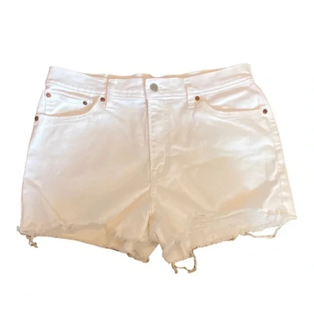 Levi’s High Rise  White Shorts